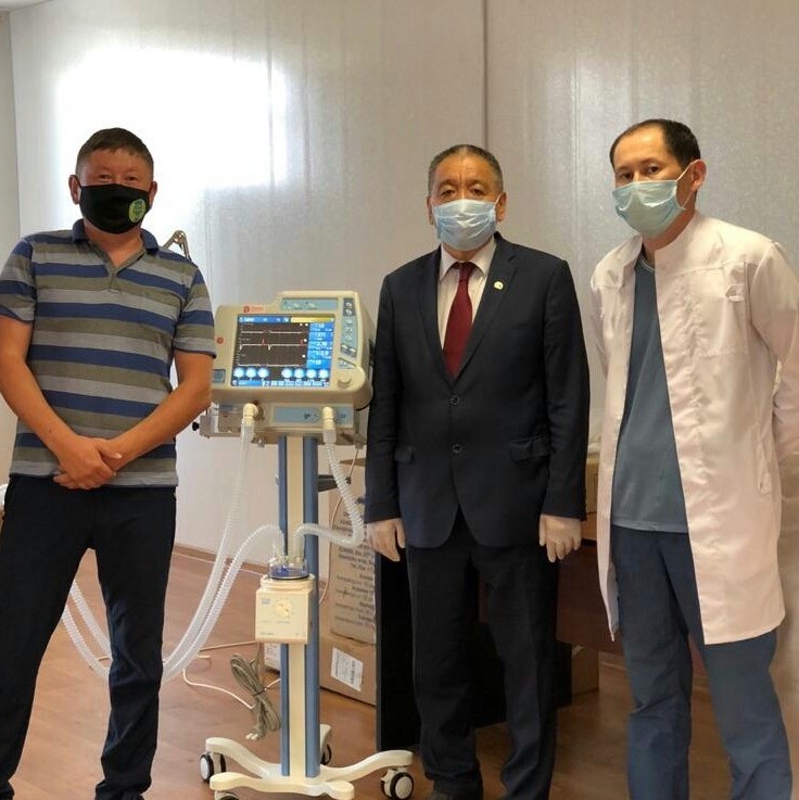 Кәсіпкер аудандық ауруханаға жасанды тыныс алу құрылғысын сыйлады