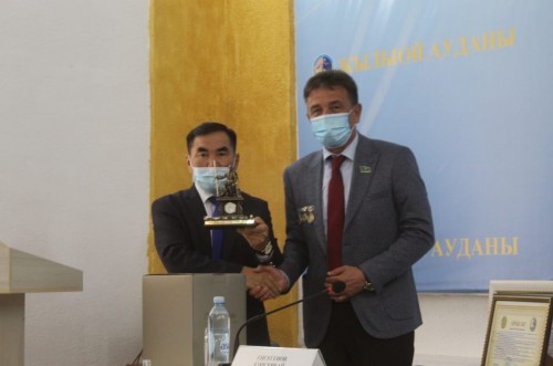 Сенатор Парламенттегі қызметін қорытындылауда