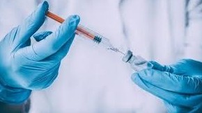 Қазақстандық ғалымдар COVID-19-ға қарсы отандық вакцинаны өздеріне салдырды