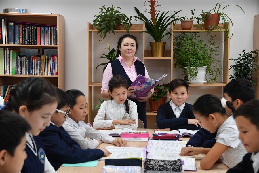 Педагогикалық кеңестер өтіп жатыр