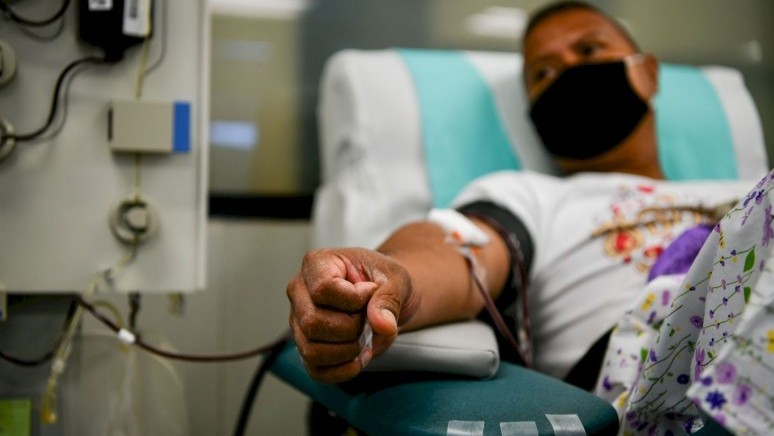 Қан плазмасымен емдеу туралы пікір екіге жарылды