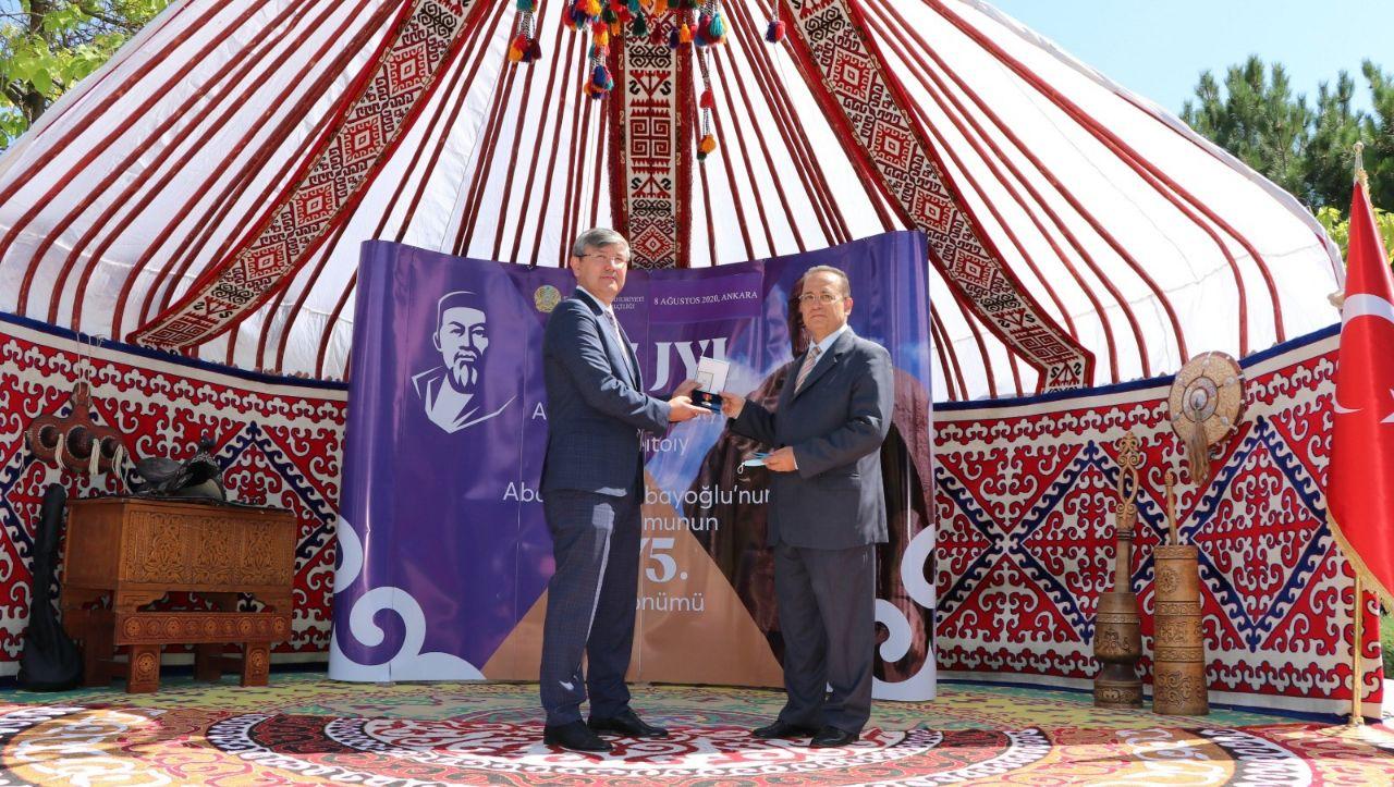 Қазақстан Президенті түрік жазушысын "Достық" орденімен марапаттады