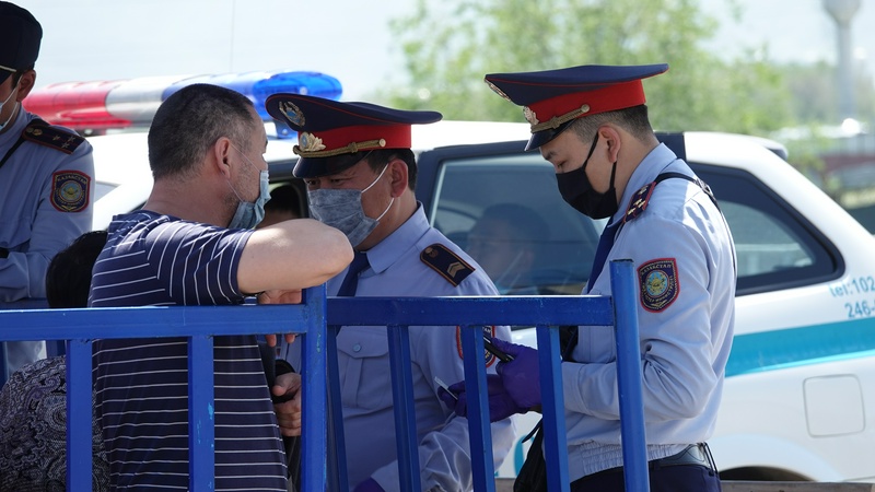 Алматы еріктілері қала тұрғындарын карантин шараларын сақтауға шақырады