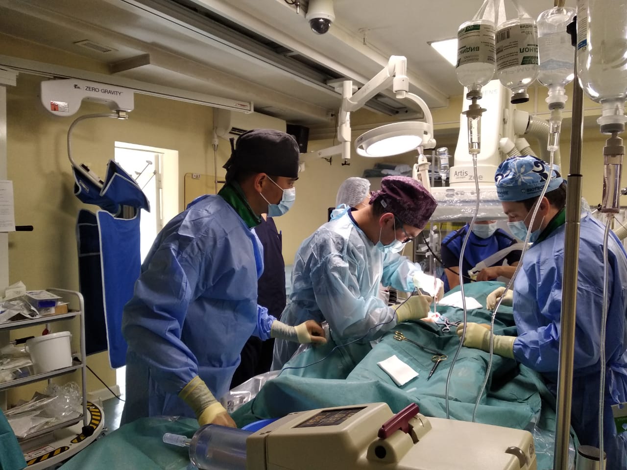 Отандық Кардиология институты түрік дәрігерлерімен бірге 70 және 80-дегі екі науқасқа күрделі ота жасады