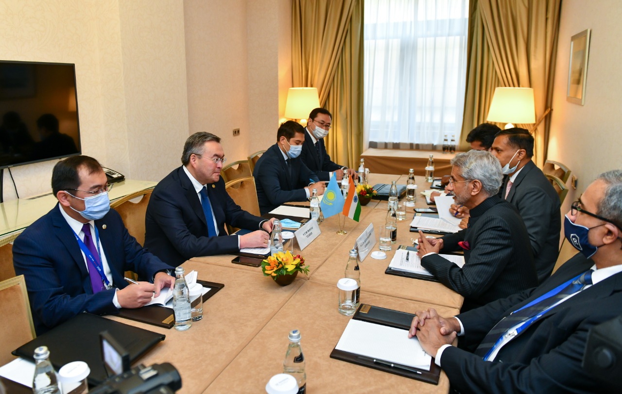 Министр Қырғызстан және Үндістан СІМ басшыларымен кездесті
