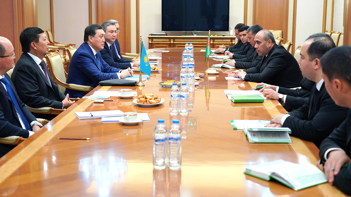 Асқар Мамин Түрікменстан Президентімен келіссөз жүргізді