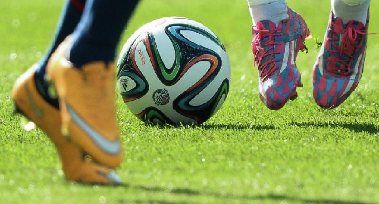 Жыныстық пролапс Күйеуі әйелін сиқырлап жатқанда қарап тұрады