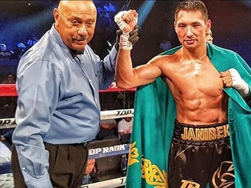 Жәнібек Әлімханұлының жекпе-жегіне екі апта қалғанда қарсыласы ауысып кетті