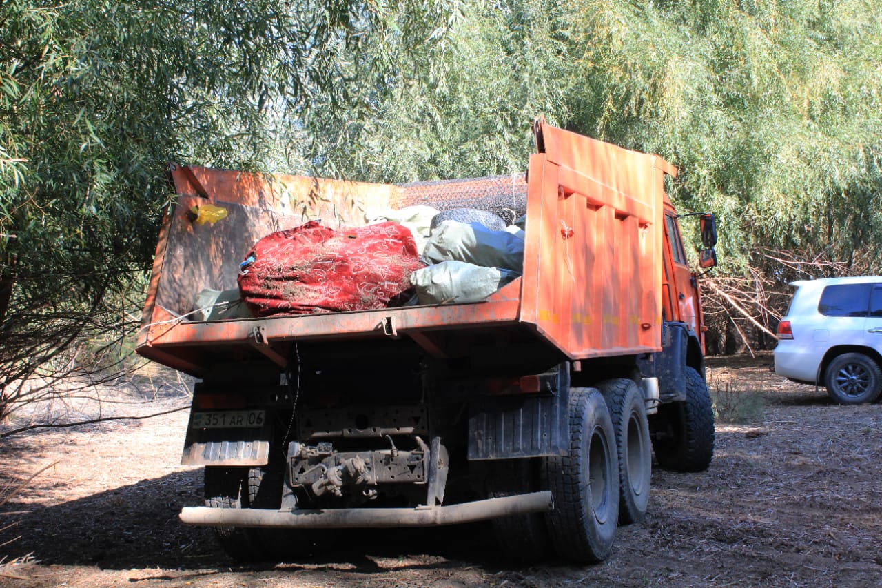 Атырауда Жайық өзенінің жағасынан 10 тонна қоқыс жиналды