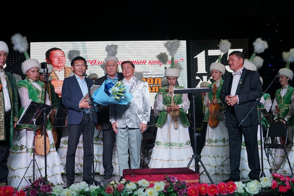 Хатимолла Бердіғалиев Абай тойына тарту жасады