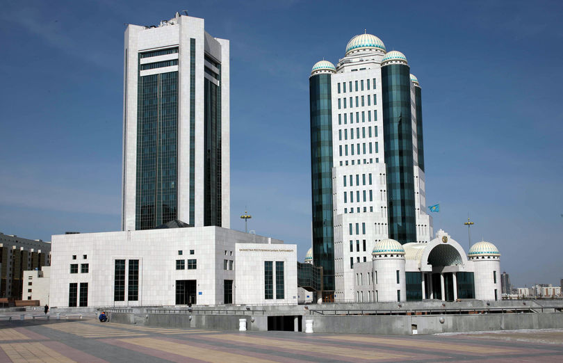 Дәрігерлерге жәрдемақы мен өтемақы неге уақтылы төленбеді?