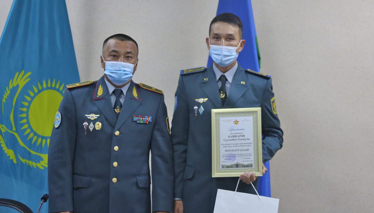 Үздік офицерлерге құрмет көрсетілді