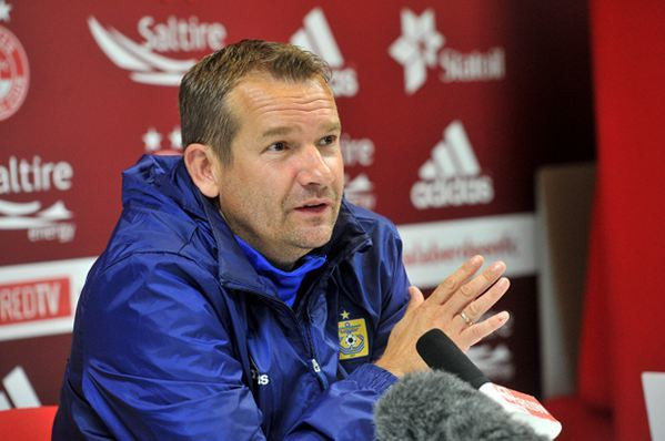 Эшуорт еліне кетті