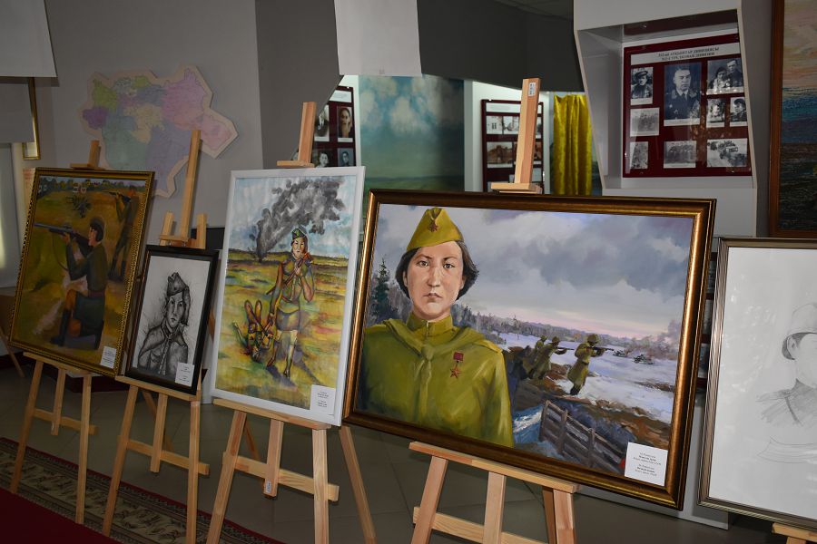 Жасырын камераны алдап жатқан әйел Марта Соболевская немере туысымен жыныстық қатынас