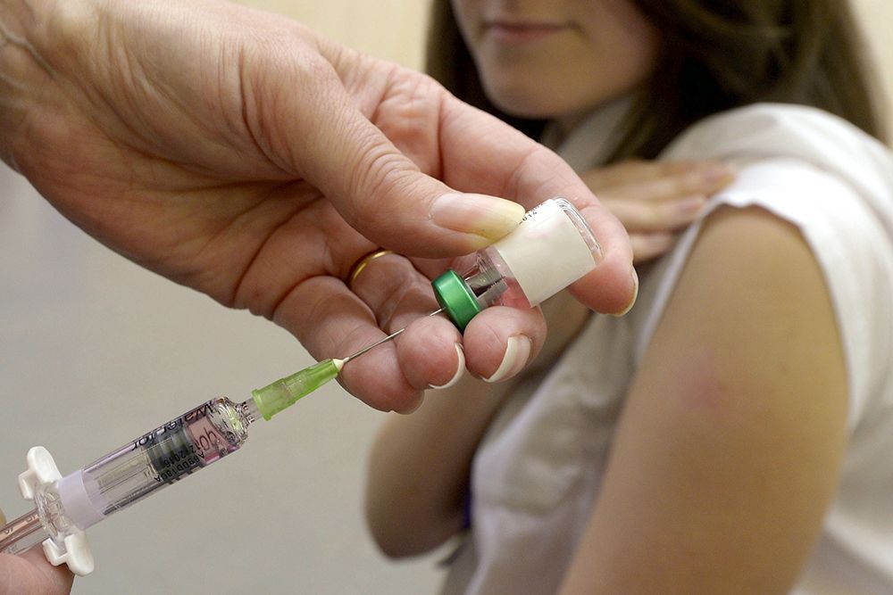 Ресейде қарашадан бастап жаппай вакцинация жасаулы мүмкін
