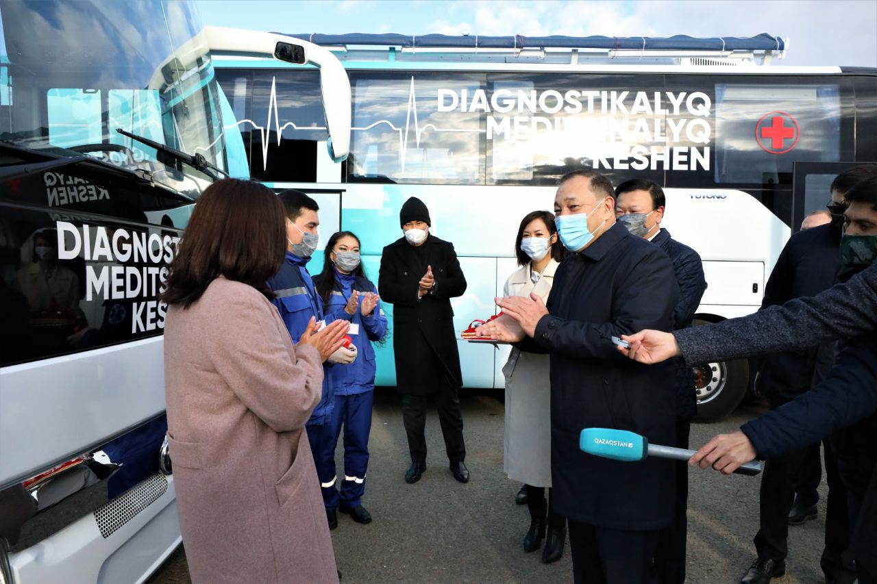 Ералы Тоғжанов солтүстік өңірге 24 жылжымалы медициналық кешен табыстады