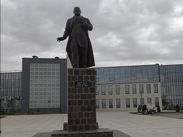 Түркістанда ұлы Абайдың еңселі ескерткіші ашылды