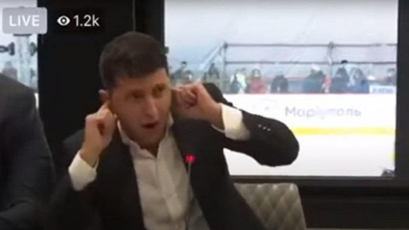 Украина президенті ыңғайсыз жағдайға тап болды (видео)