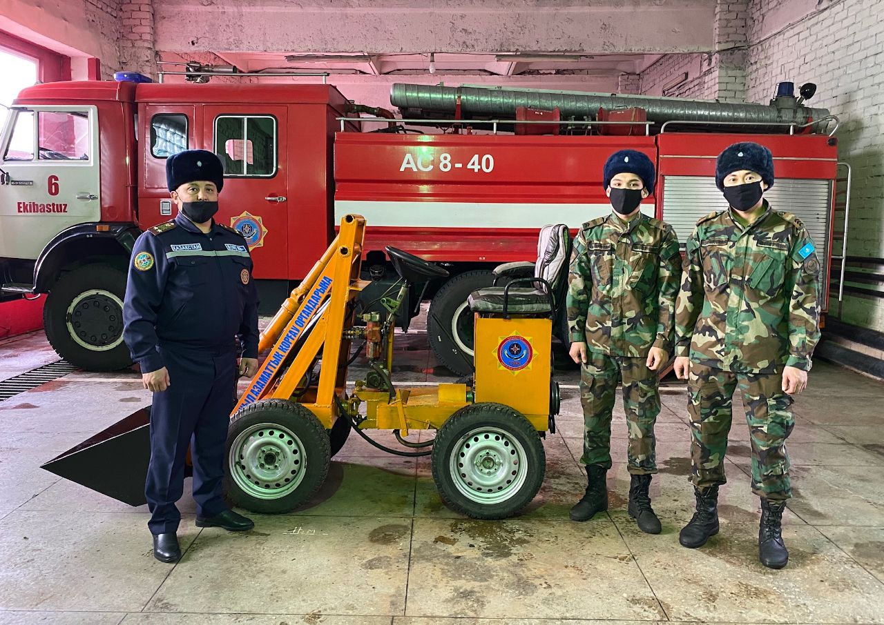 Екібастұздық өрт сөндірушілер шағын трактор құрастырып шығарды