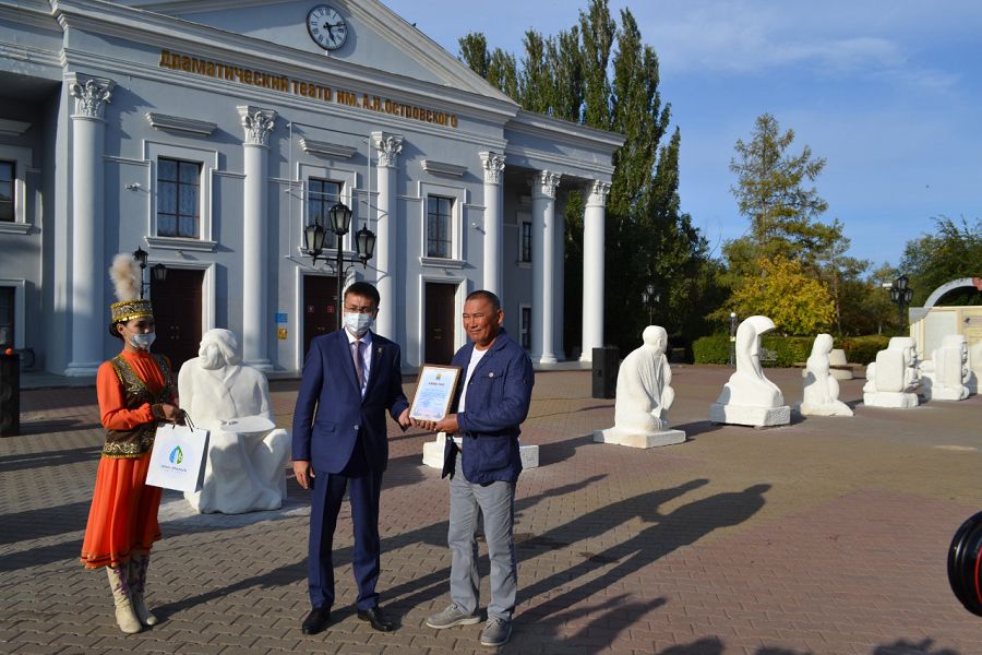 Ойлы мүсіндер