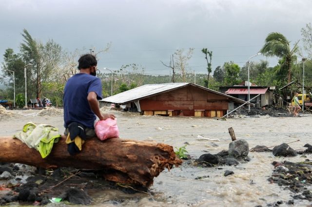 Филиппинде Тайфун салдарынан 10 адам қайтыс болды