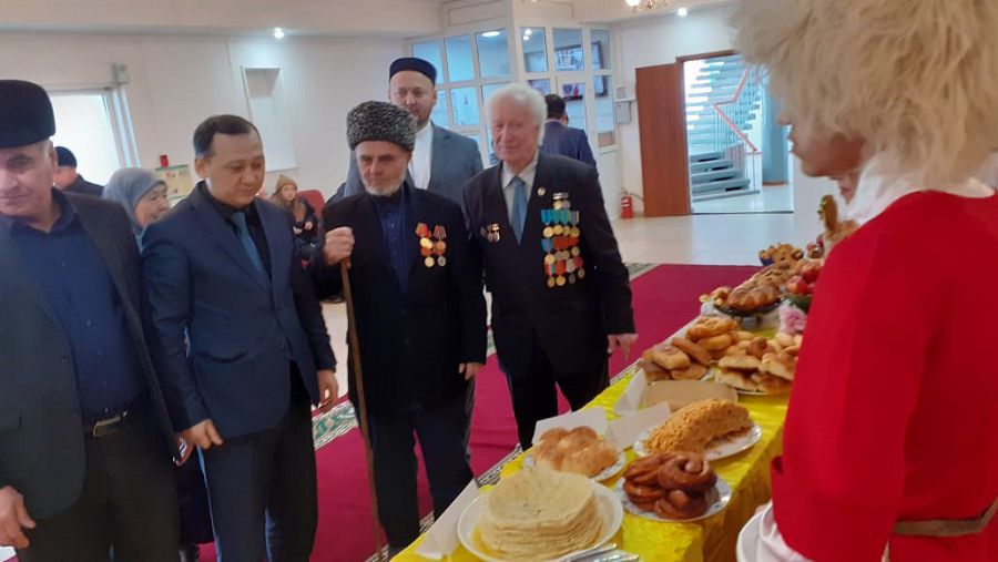 Жарты құртты жарып жеген...