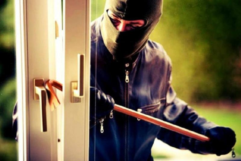 Өз анасын тонаған...