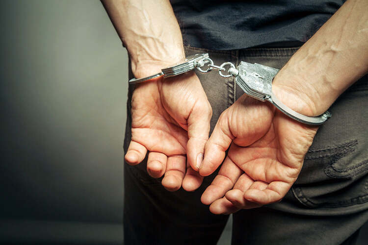 Шахтинск қаласының полицейлері адам тонаған күдіктіні қолға түсірді