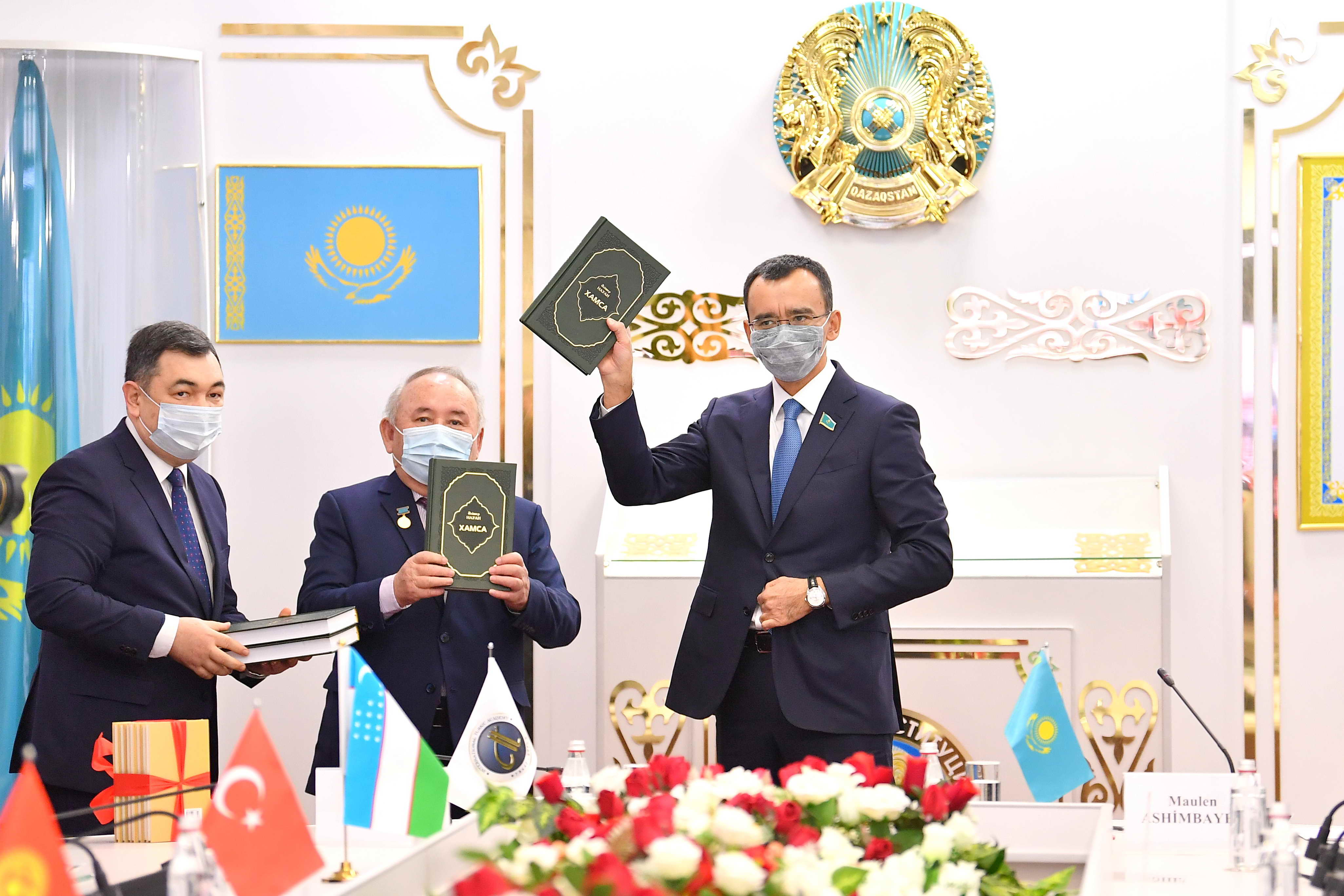 Әлішер Науаидің "Хамса" атты кітабы қазақ тілінде жарық көрді