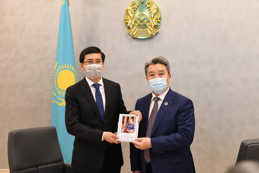 Меморандумға қол қойды