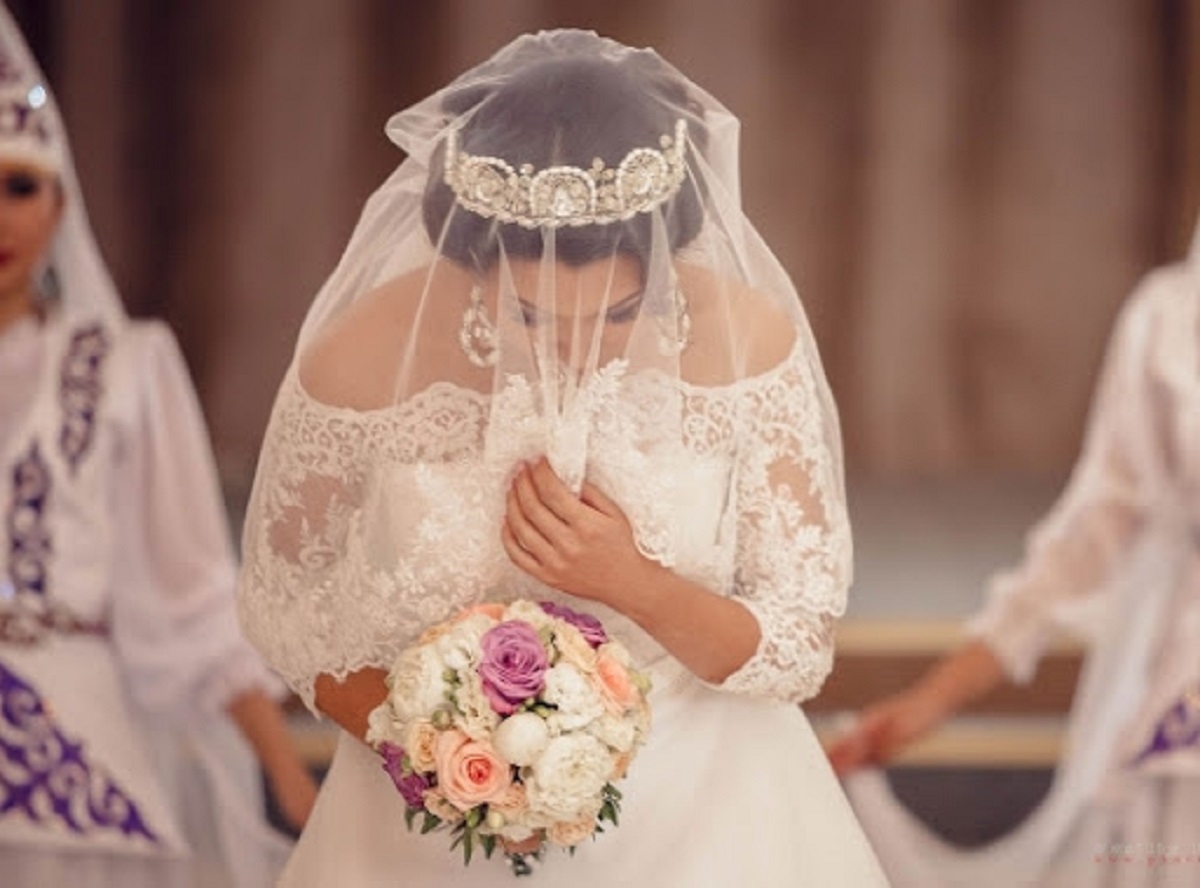 Салом жениху. Беташар. Казахская свадьба. Казахская свадьба невесты. Красивые казахские невесты.