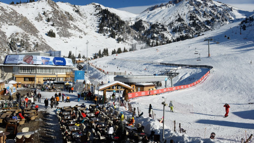 Ералы Тоғжанов Алматыдағы туристік нысандарды аралады