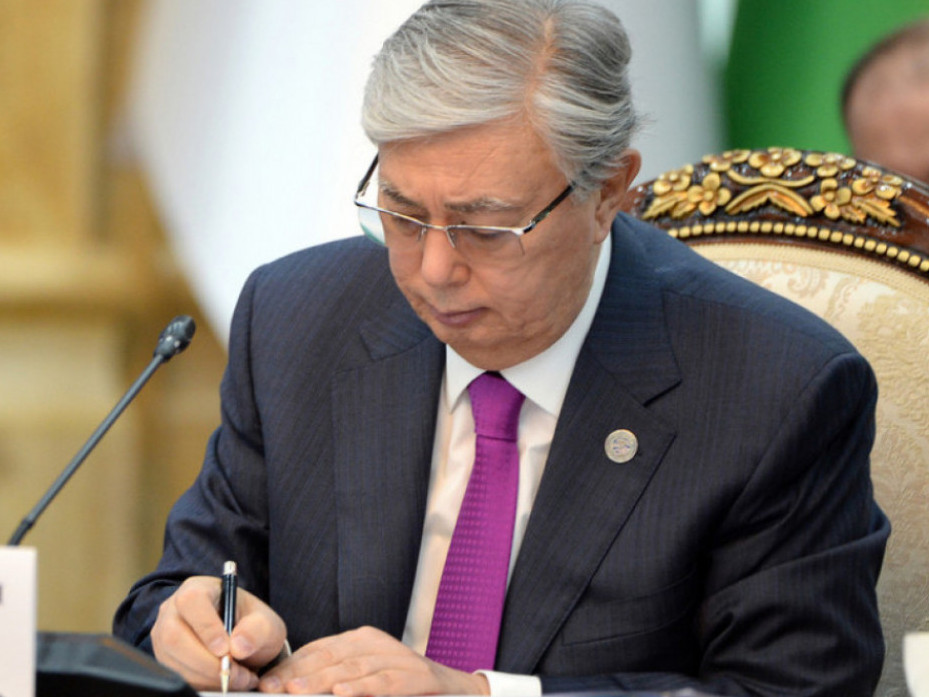 Президент екі адамға "Қазақстанның Еңбек ері" атағын берді