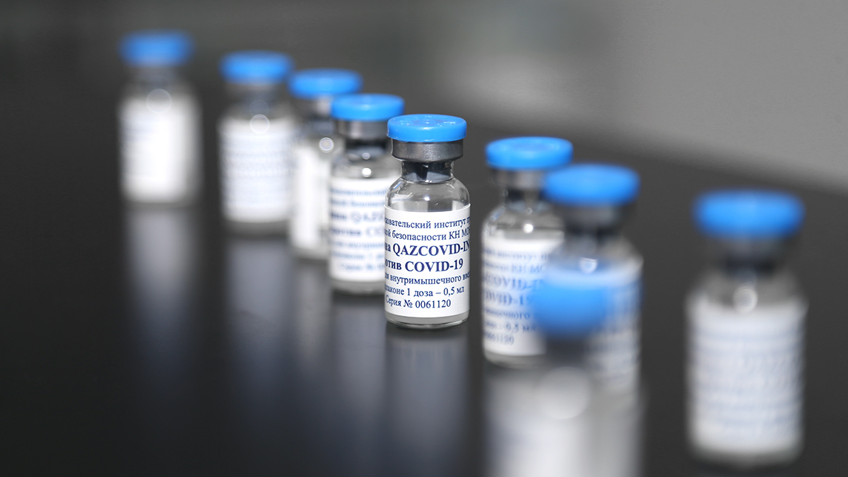 Covid-19: Елімізде үш мың еріктіге отандық вакцина егіледі