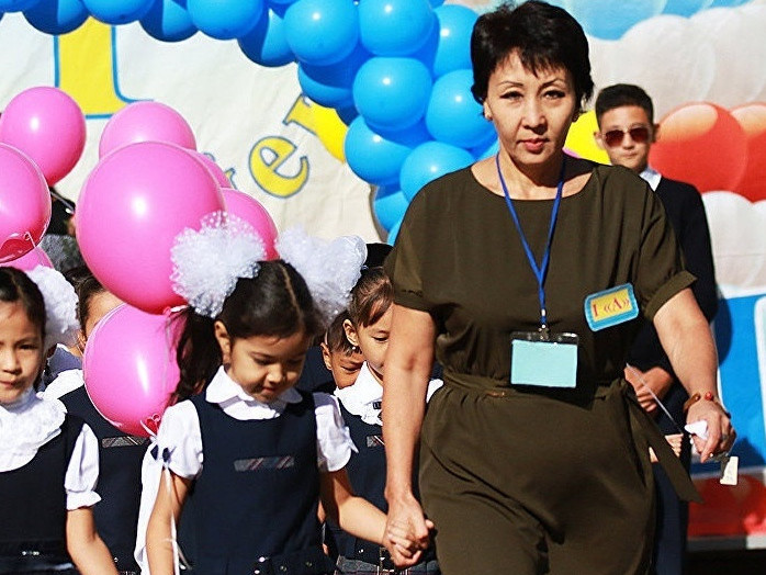 Елорда әкімі мұғалімдердің баспана мәселесі қалай шешілетінін айтты