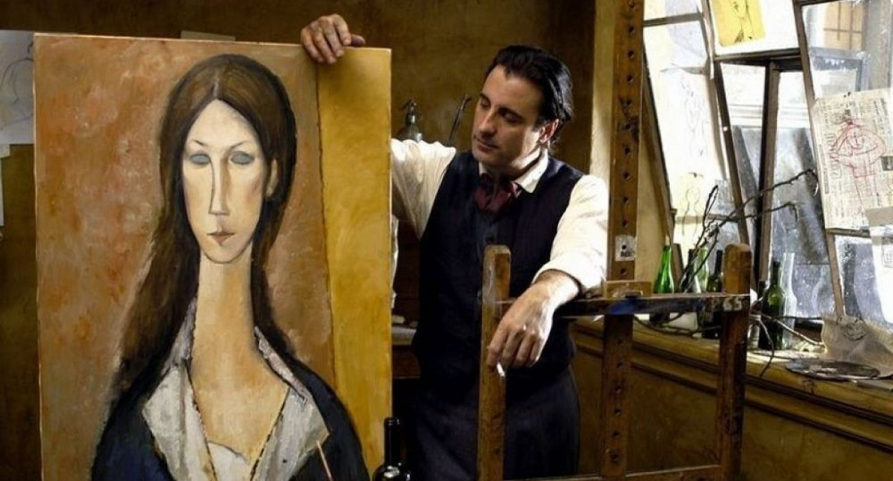 Қоғамдық көлікте әйелдерді қағып алады