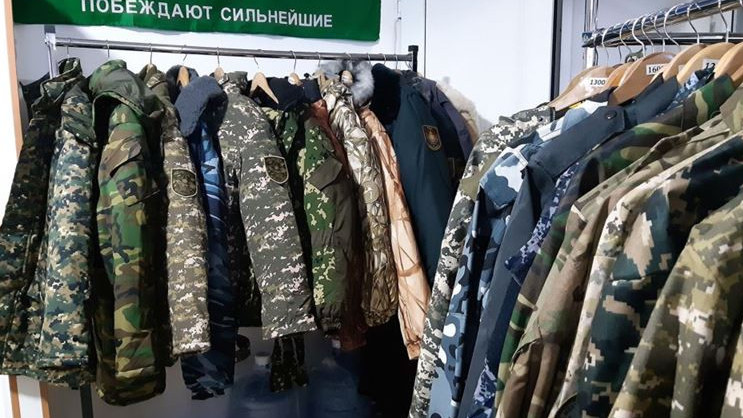 Әскери киімді кімдер кие алады?