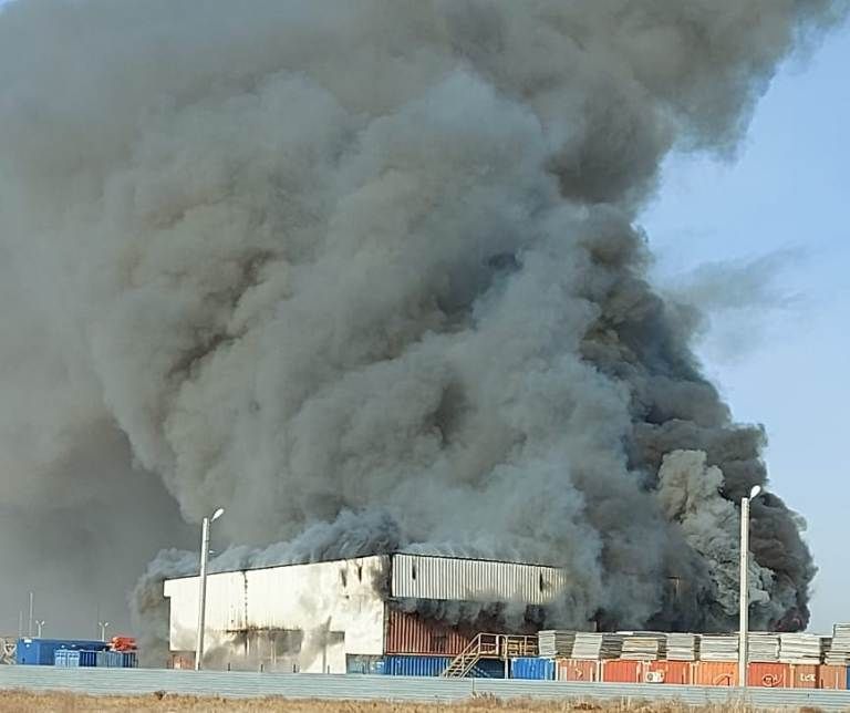 Теңіз кенішіндегі қойма отқа оранды