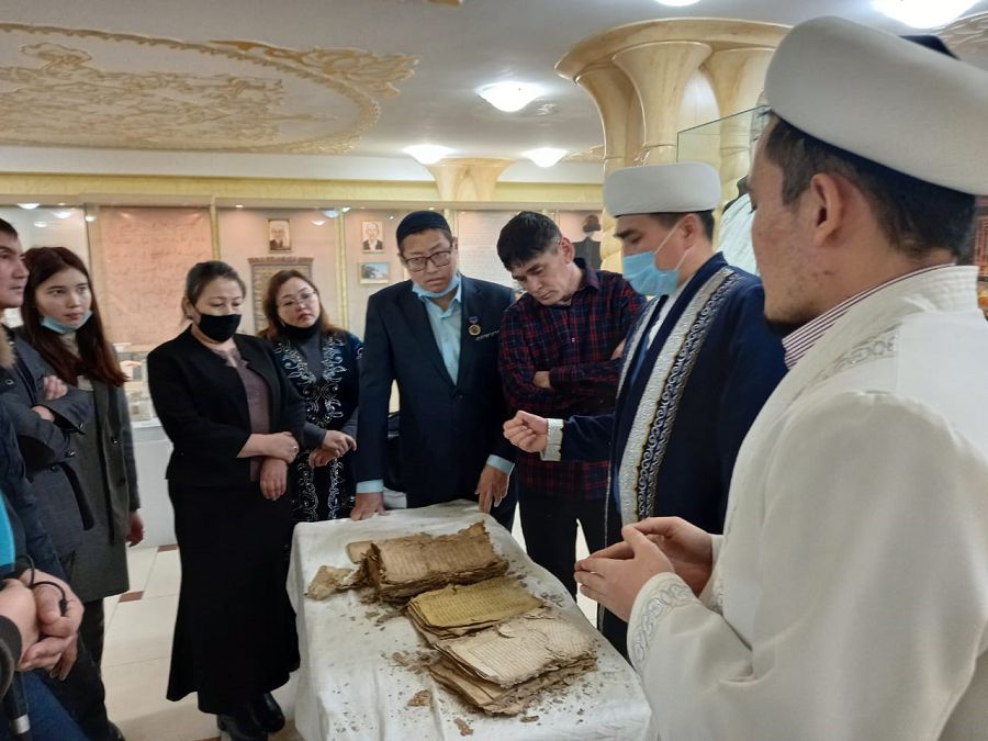 Ескі қорымнан кітаптар табылды