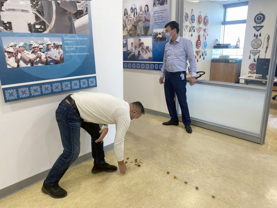 Асық ойнаған шетелдіктер