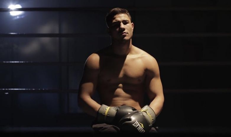 Төрт белбеу үшін жұдырықтасады