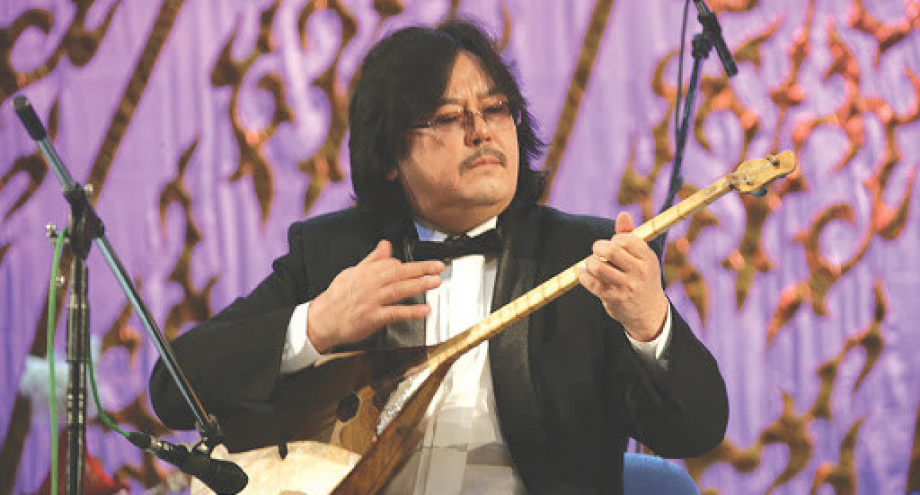 Үйде фаллуспен жасалған бейне Желідегі тайпалық ритуалды порно