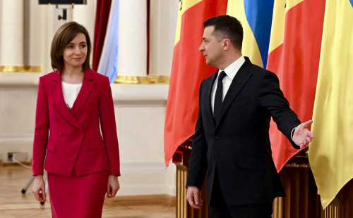 Молдованың жаңа президенті алғашқы шетелдік сапарына автокөлікпен барды