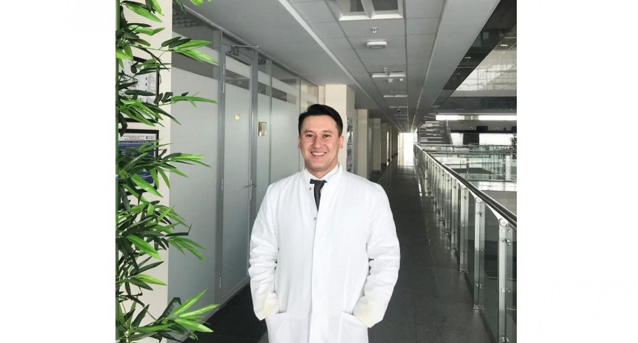 Әйелі күйеуін сүйіктісімен қорлайды (порно)