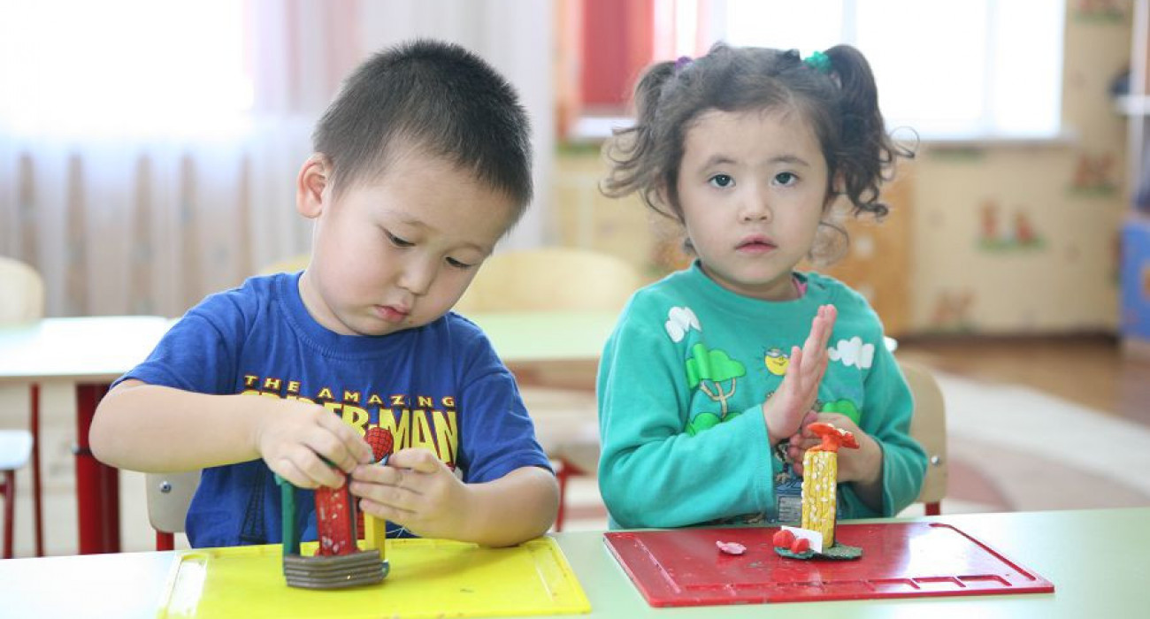 Жалаңаш шашты қара еркектер