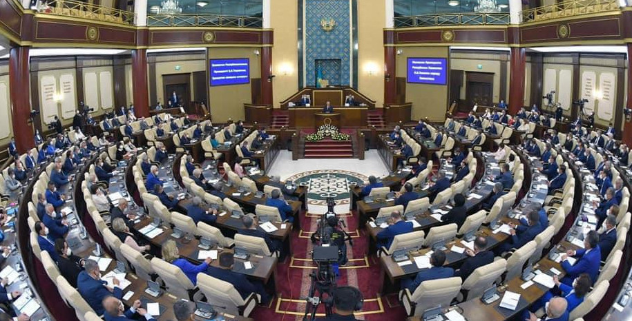 Мәулен Әшімбаев Парламенттің 25 жылдығымен құттықтады