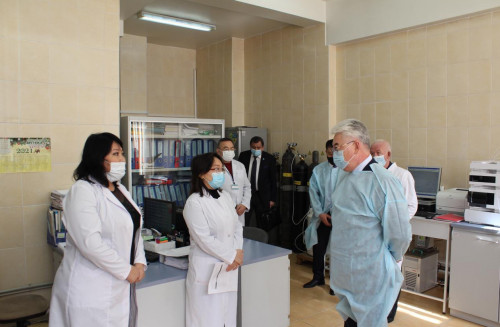 Бейбіт Атамқұлов «Инфекцияға қарсы препараттар ғылыми орталығына» барды