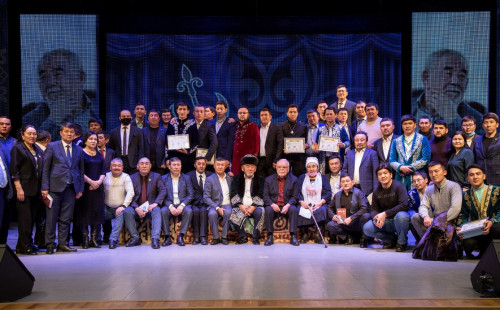 Топтан озды тоғыз ақын