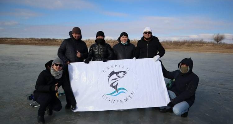 Атырау жастары мұз үстінде биледі