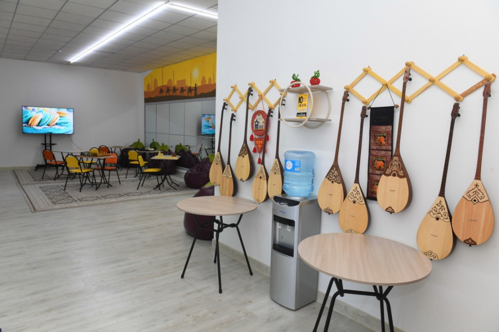 Берсең, балаға бер